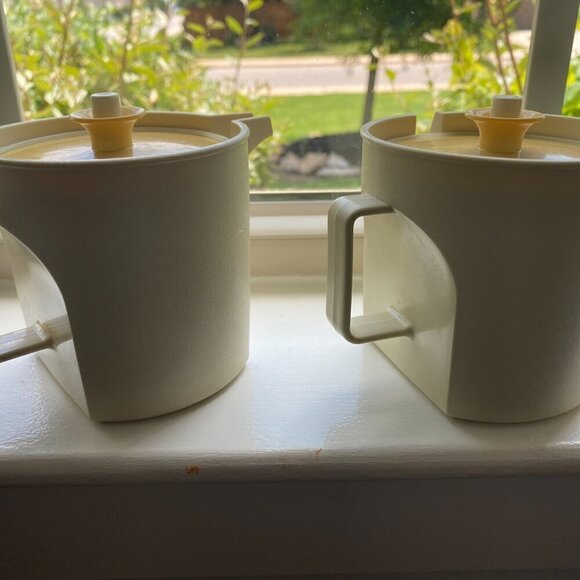 Vintage Tupperware Sugar and Creamer set in Almond and Gold - Picture 6 of 15